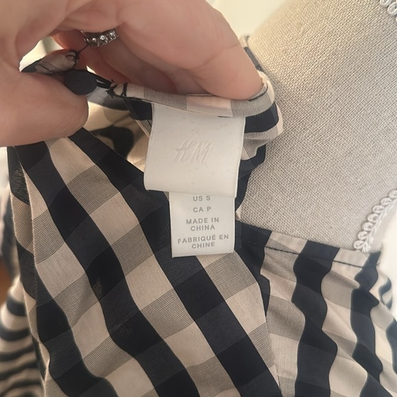 H&M Gingham Balloon Long Puff Sleeves Dress Small Black and White - Picture 9 of 9